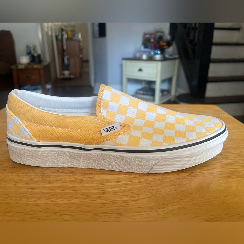 🥑Vans Yellow Classic Slip-on Women’s Size 9